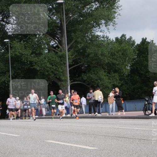 29.06.2025 - hella hamburg halbmarathon Luisa Fischer http://msf.ph/oto/8453178 29.06.2025 09:50:48 Kennedybrücke 1505, 1710, 1505, 1710, 2714, 5554, 5709, 7884, 10404, 10852 meine-sportfotos.de