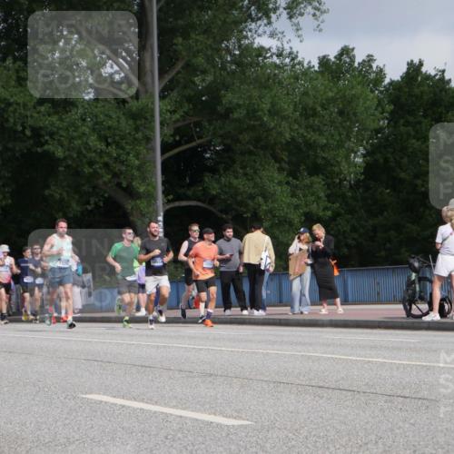 29.06.2025 - hella hamburg halbmarathon Luisa Fischer http://msf.ph/oto/8453201 29.06.2025 09:50:49 Kennedybrücke 1710, 1505, 10852, 12051, 5709, 1505, 1710, 5554, 5709, 8933, 10404, 10852 meine-sportfotos.de