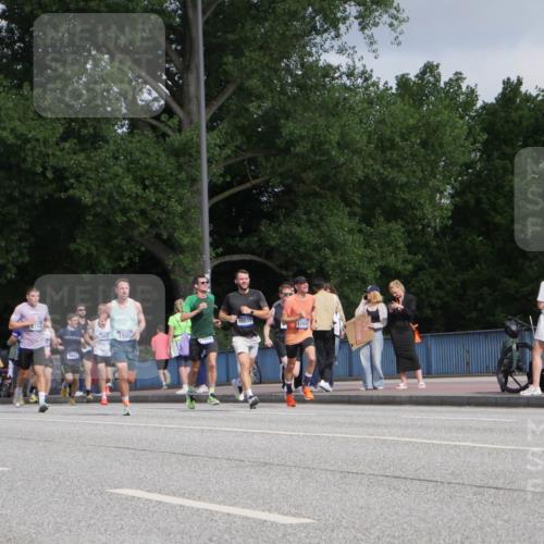29.06.2025 - hella hamburg halbmarathon Luisa Fischer http://msf.ph/oto/8453230 29.06.2025 09:50:49 Kennedybrücke 180311505, 17656, 10852, 12051, 1505, 1710, 5554, 5709, 8933, 10404, 10852 meine-sportfotos.de