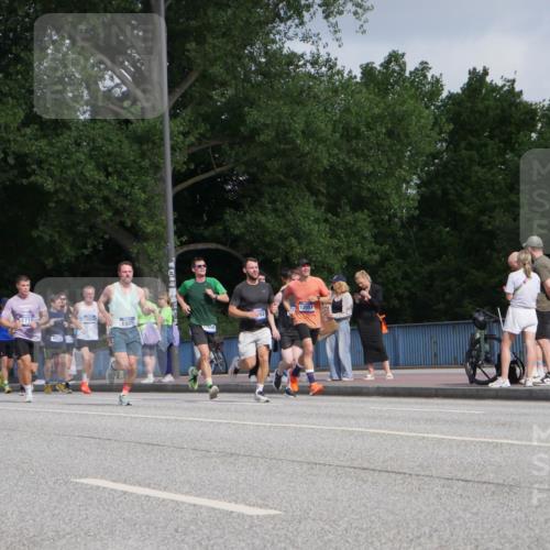 29.06.2025 - hella hamburg halbmarathon Luisa Fischer http://msf.ph/oto/8453246 29.06.2025 09:50:50 Kennedybrücke 7154, 1710, 12051, 1505, 52, 7658, 1505, 1710, 5554, 5709, 8933, 10404, 10852 meine-sportfotos.de