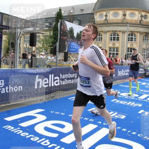 29.06.2025 - hella hamburg halbmarathon Michael Strokosch http://msf.ph/oto/8453249 29.06.2025 10:30:39 Ziel 2460, 2851, 3845, 7231, 8318, 11413, 12049, 15253, 17322, 18235 meine-sportfotos.de