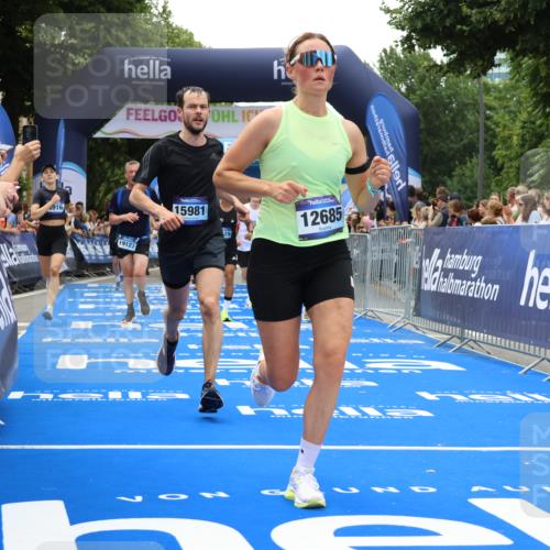 29.06.2025 - hella hamburg halbmarathon Strokosch-Dieckow http://msf.ph/oto/8453274 29.06.2025 10:48:12 Ziel 1914, 4711, 7599, 8916, 9544, 9626, 9638, 9770, 11211, 11467, 12685, 14192, 14797, 14814, 15590, 15629, 15735, 15973, 15981, 16094, 16269, 18963, 19127 meine-sportfotos.de