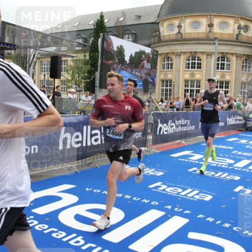 29.06.2025 - hella hamburg halbmarathon Michael Strokosch http://msf.ph/oto/8453278 29.06.2025 10:30:39 Ziel 2460, 2851, 3845, 7231, 8318, 11413, 12049, 15253, 17322, 18235 meine-sportfotos.de