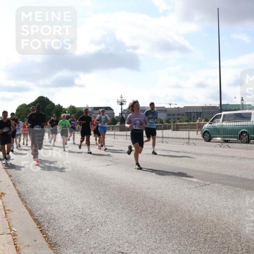 29.06.2025 - hella hamburg halbmarathon Lena Gebhardt http://msf.ph/oto/8453281 29.06.2025 09:54:10 Lombardsbrücke 17332, 18499, 8743, 10529, 1098, 1119, 1171, 1342, 1399, 1413, 1424, 1476, 1892, 1902, 2020, 2098, 2188, 2270, 2516, 2823, 2842, 2889, 3477, 3785, 4029, 4140, 4183, 4185, 4235, 4237, 4247, 4270, 4949, 5020, 5115, 5362, 5528, 5532, 5650, 6198, 6309, 6575, 6630, 6831, 7167, 7297, 7385, 7480, 7734, 8023, 8269, 8576, 8698, 8743, 8928, 9030, 9043, 9105, 9463, 9482, 9619, 9633, 9815, 10529, 10792, 11077, 11848, 11936, 12084 meine-sportfotos.de