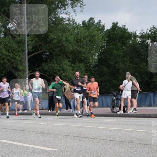 29.06.2025 - hella hamburg halbmarathon Luisa Fischer http://msf.ph/oto/8453289 29.06.2025 09:50:51 Kennedybrücke 1290, 1505, 1710, 5554, 5709, 7154, 8933, 10404, 10852 meine-sportfotos.de