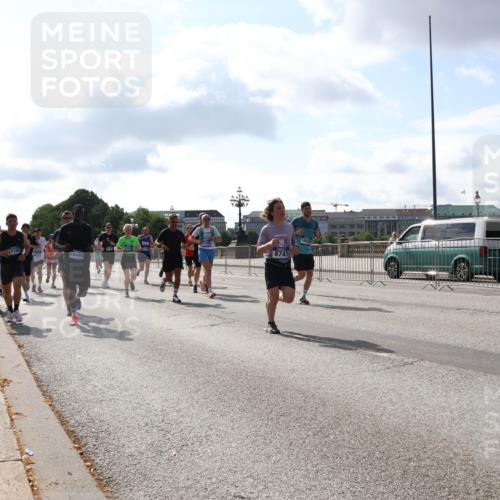 29.06.2025 - hella hamburg halbmarathon Lena Gebhardt http://msf.ph/oto/8453304 29.06.2025 09:54:10 Lombardsbrücke 8743, 18499, 111, 1098, 1119, 1171, 1342, 1399, 1413, 1424, 1476, 1892, 1902, 2020, 2098, 2188, 2270, 2516, 2823, 2842, 2889, 3477, 3785, 4029, 4140, 4183, 4185, 4235, 4237, 4247, 4270, 4949, 5020, 5115, 5362, 5528, 5532, 5650, 6198, 6309, 6575, 6630, 6831, 7167, 7297, 7385, 7480, 7734, 8023, 8269, 8576, 8698, 8743, 8928, 9030, 9043, 9105, 9463, 9482, 9619, 9633, 9815, 10529, 10792, 11077, 11848, 11936, 12084 meine-sportfotos.de