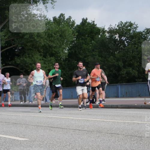 29.06.2025 - hella hamburg halbmarathon Luisa Fischer http://msf.ph/oto/8453322 29.06.2025 09:50:51 Kennedybrücke 1290, 5709, 1710, 12051, 1505, 10852, 17658, 1290, 1505, 1710, 5554, 5709, 7154, 8933, 10404, 10852 meine-sportfotos.de