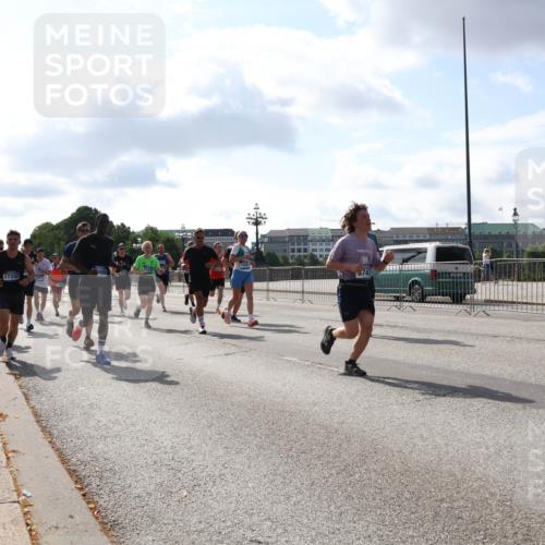 29.06.2025 - hella hamburg halbmarathon Lena Gebhardt http://msf.ph/oto/8453325 29.06.2025 09:54:11 Lombardsbrücke 15337, 17332, 5743, 1098, 1119, 1171, 1342, 1399, 1413, 1424, 1476, 1892, 1902, 2020, 2098, 2188, 2270, 2516, 2823, 2842, 2889, 3477, 3785, 4029, 4140, 4183, 4185, 4235, 4237, 4247, 4270, 4949, 5020, 5115, 5528, 5532, 5650, 6198, 6309, 6575, 6630, 6831, 7167, 7297, 7385, 7480, 7709, 7734, 8023, 8269, 8576, 8698, 8743, 8928, 9030, 9043, 9105, 9463, 9482, 9619, 9633, 9815, 10237, 10529, 10792, 11077, 11848, 11936, 12084 meine-sportfotos.de