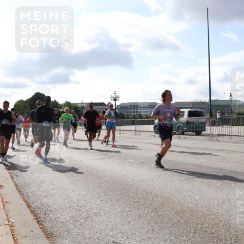 29.06.2025 - hella hamburg halbmarathon Lena Gebhardt http://msf.ph/oto/8453354 29.06.2025 09:54:11 Lombardsbrücke 17332, 18499, 15333, 8743, 1098, 1119, 1171, 1342, 1399, 1413, 1424, 1476, 1892, 1902, 2020, 2098, 2188, 2270, 2516, 2823, 2842, 2889, 3477, 3785, 4029, 4140, 4183, 4185, 4235, 4237, 4247, 4270, 4949, 5020, 5115, 5528, 5532, 5650, 6198, 6309, 6575, 6630, 6831, 7167, 7297, 7385, 7480, 7709, 7734, 8023, 8269, 8576, 8698, 8743, 8928, 9030, 9043, 9105, 9463, 9482, 9619, 9633, 9815, 10237, 10529, 10792, 11077, 11848, 11936, 12084 meine-sportfotos.de