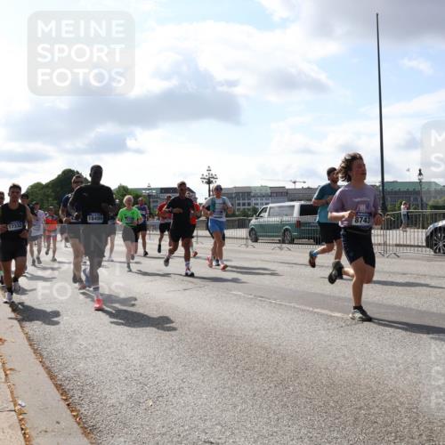 29.06.2025 - hella hamburg halbmarathon Lena Gebhardt http://msf.ph/oto/8453383 29.06.2025 09:54:11 Lombardsbrücke 17332, 18499, 1533, 8743, 1098, 1119, 1171, 1342, 1399, 1413, 1424, 1476, 1892, 1902, 2020, 2098, 2188, 2270, 2516, 2823, 2842, 2889, 3477, 3785, 4029, 4140, 4183, 4185, 4235, 4237, 4247, 4270, 4949, 5020, 5115, 5528, 5532, 5650, 6198, 6309, 6575, 6630, 6831, 7167, 7297, 7385, 7480, 7709, 7734, 8023, 8269, 8576, 8698, 8743, 8928, 9030, 9043, 9105, 9463, 9482, 9619, 9633, 9815, 10237, 10529, 10792, 11077, 11848, 11936, 12084 meine-sportfotos.de