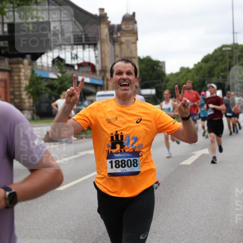 29.06.2025 - hella hamburg halbmarathon Yannick Fuchs http://msf.ph/oto/8453415 29.06.2025 10:56:03 20KM 1128, 1135, 1138, 1147, 1190, 3097, 3921, 4095, 4859, 5547, 6414, 6415, 6580, 6815, 7658, 8154, 9131, 9297, 9718, 9928, 10194, 10797, 11670, 11968, 12567, 13868, 13958, 14574, 15252, 15291, 15539, 15686, 15859, 15908, 16292, 17532, 17939, 17955, 18000, 18551, 18599, 18799, 18808, 18919 meine-sportfotos.de
