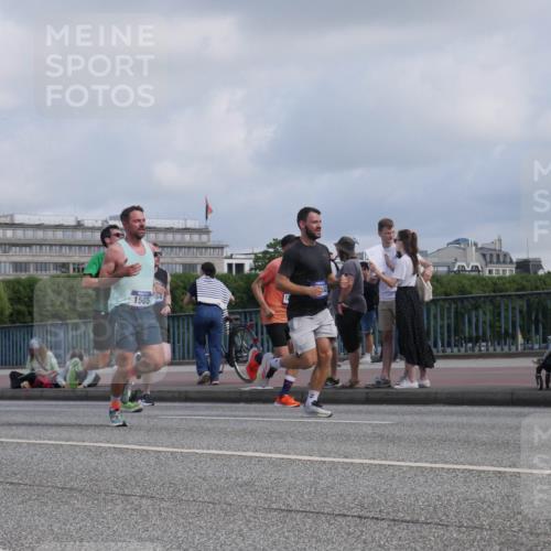 29.06.2025 - hella hamburg halbmarathon Luisa Fischer http://msf.ph/oto/8453477 29.06.2025 09:50:55 Kennedybrücke 1505, 54, 1290, 1505, 1710, 2399, 5554, 5709, 7152, 7154, 8933, 9403, 10852 meine-sportfotos.de