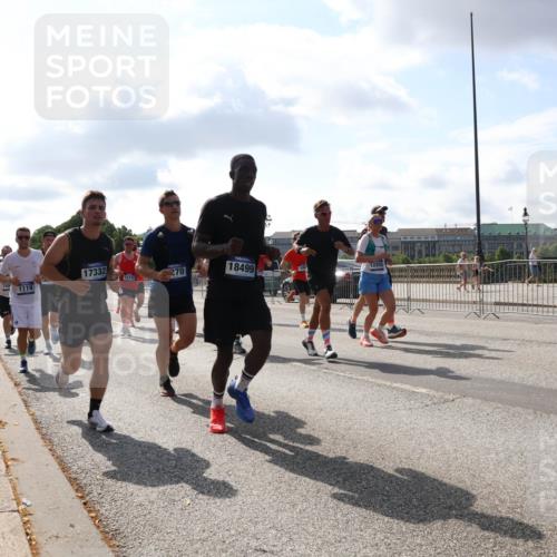 29.06.2025 - hella hamburg halbmarathon Lena Gebhardt http://msf.ph/oto/8453500 29.06.2025 09:54:12 Lombardsbrücke 1119, 17332, 270, 18499, 12203, 120, 12747, 10529, 1098, 1119, 1171, 1342, 1399, 1413, 1424, 1476, 1892, 1902, 2020, 2098, 2188, 2270, 2516, 2823, 2842, 2889, 3477, 3562, 3785, 4029, 4140, 4183, 4185, 4235, 4237, 4247, 4270, 4949, 5020, 5115, 5528, 5532, 5650, 6198, 6309, 6575, 6630, 6831, 7167, 7297, 7709, 7734, 8023, 8269, 8576, 8698, 8743, 8928, 9030, 9043, 9105, 9463, 9482, 9619, 9815, 10237, 10529, 10792, 11077, 11848, 11936, 12084 meine-sportfotos.de
