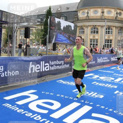 29.06.2025 - hella hamburg halbmarathon Michael Strokosch http://msf.ph/oto/8453514 29.06.2025 10:30:42 Ziel 2851, 3845, 7231, 7481, 8318, 11413, 12049, 17322, 18235 meine-sportfotos.de