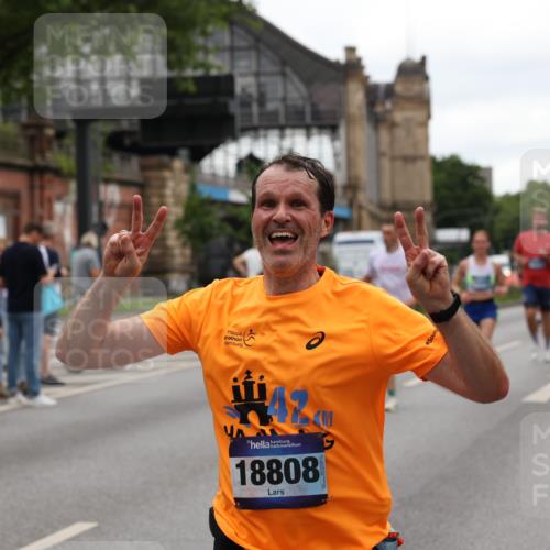 29.06.2025 - hella hamburg halbmarathon Yannick Fuchs http://msf.ph/oto/8453523 29.06.2025 10:56:04 20KM 1006, 1128, 1135, 1138, 1147, 1190, 3097, 3921, 4095, 4859, 5547, 6414, 6415, 6580, 6815, 7658, 8154, 9131, 9297, 9718, 9928, 10194, 10797, 11670, 11968, 12567, 13868, 13958, 14456, 14574, 15252, 15291, 15539, 15686, 15859, 15908, 16292, 16808, 17383, 17532, 17939, 17955, 18000, 18551, 18599, 18799, 18808, 18919 meine-sportfotos.de