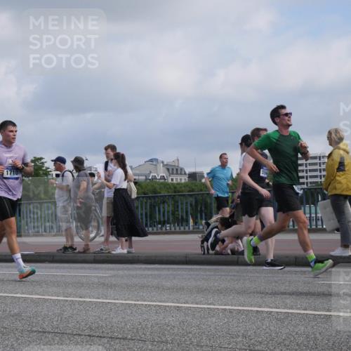 29.06.2025 - hella hamburg halbmarathon Luisa Fischer http://msf.ph/oto/8453556 29.06.2025 09:50:56 Kennedybrücke 1710, 1290, 1505, 1710, 2399, 3480, 5554, 5709, 7152, 7154, 8933, 9403, 10852 meine-sportfotos.de
