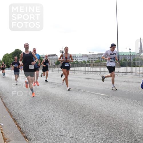 29.06.2025 - hella hamburg halbmarathon Lena Gebhardt http://msf.ph/oto/8453559 29.06.2025 10:31:09 Lombardsbrücke 8757, 17224, 17463, 1059, 1292, 1472, 1773, 1979, 2097, 2268, 2414, 2505, 2569, 2914, 3131, 3281, 4198, 4561, 4817, 5437, 5846, 5943, 6057, 6078, 6195, 6556, 6620, 6787, 7120, 7351, 7604, 8050, 8072, 8073, 8757, 9576, 9830, 10111, 10989, 11981, 11988, 12384, 12627, 14095, 14216, 14349, 14803, 15299, 15466, 15589, 15725, 16457, 16978, 17224, 17463, 17509, 17587, 17706, 17742, 17966, 18362, 18795, 19052, 19226 meine-sportfotos.de
