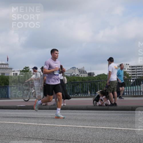 29.06.2025 - hella hamburg halbmarathon Luisa Fischer http://msf.ph/oto/8453573 29.06.2025 09:50:57 Kennedybrücke 1710, 5554, 1290, 1505, 1710, 2399, 3480, 5307, 5554, 5709, 7152, 7154, 8933, 9403, 10852 meine-sportfotos.de