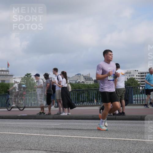 29.06.2025 - hella hamburg halbmarathon Luisa Fischer http://msf.ph/oto/8453589 29.06.2025 09:50:57 Kennedybrücke 18038, 1710, 1290, 1505, 1710, 2399, 3480, 5307, 5554, 5709, 7152, 7154, 8933, 9403, 10852 meine-sportfotos.de