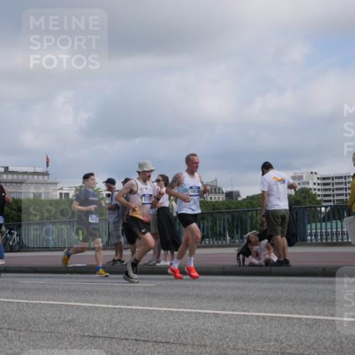 29.06.2025 - hella hamburg halbmarathon Luisa Fischer http://msf.ph/oto/8453628 29.06.2025 09:50:59 Kennedybrücke 18237, 8933, 5709, 18038, 1290, 1505, 1710, 2399, 3480, 5307, 5554, 5709, 6993, 7152, 7154, 8571, 8933, 9403, 10852 meine-sportfotos.de