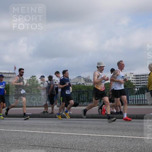 29.06.2025 - hella hamburg halbmarathon Luisa Fischer http://msf.ph/oto/8453648 29.06.2025 09:50:59 Kennedybrücke 1290, 1823, 8933, 1290, 1505, 1710, 2399, 3480, 5307, 5554, 5709, 6993, 7152, 7154, 8571, 8933, 9403, 10852 meine-sportfotos.de
