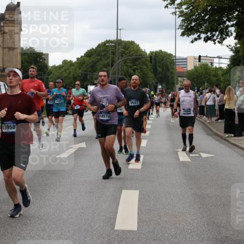 29.06.2025 - hella hamburg halbmarathon Yannick Fuchs http://msf.ph/oto/8453693 29.06.2025 10:56:05 20KM 1006, 1128, 1135, 1138, 1147, 1190, 3097, 3921, 4095, 4859, 5547, 6414, 6415, 6580, 6815, 7658, 8154, 9131, 9297, 9718, 9928, 10194, 10797, 11670, 11968, 12567, 13868, 13958, 14456, 14574, 15252, 15291, 15539, 15686, 15859, 15908, 16292, 16808, 17383, 17532, 17939, 17955, 18000, 18551, 18599, 18799, 18808, 18919 meine-sportfotos.de