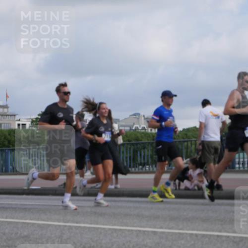 29.06.2025 - hella hamburg halbmarathon Luisa Fischer http://msf.ph/oto/8453704 29.06.2025 09:51:01 Kennedybrücke 17005, 1290, 2399, 3480, 5307, 5709, 6993, 7152, 7154, 8571, 8933, 9403 meine-sportfotos.de