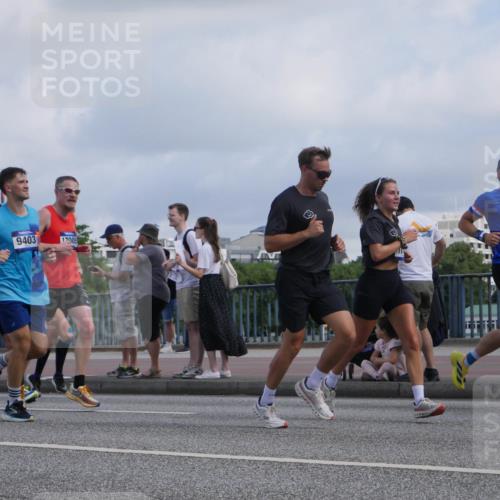 29.06.2025 - hella hamburg halbmarathon Luisa Fischer http://msf.ph/oto/8453728 29.06.2025 09:51:01 Kennedybrücke 9403, 17005, 1290, 1290, 2399, 3480, 5307, 5709, 6993, 7152, 7154, 8571, 8933, 9403 meine-sportfotos.de
