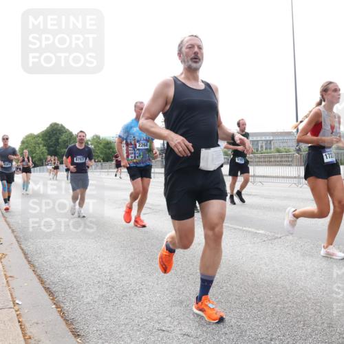 29.06.2025 - hella hamburg halbmarathon Lena Gebhardt http://msf.ph/oto/8453730 29.06.2025 10:31:10 Lombardsbrücke 4561, 8757, 2268, 6187, 172, 1059, 1292, 1472, 1773, 1979, 2097, 2268, 2414, 2505, 2569, 2914, 3131, 3281, 4198, 4561, 4817, 5437, 5846, 5943, 6057, 6078, 6195, 6556, 6620, 6787, 7351, 7604, 8050, 8072, 8073, 8757, 9576, 9830, 10111, 10989, 11587, 11981, 11988, 12384, 12627, 14095, 14216, 14349, 14803, 15299, 15466, 15589, 15725, 16457, 16978, 17224, 17463, 17509, 17587, 17706, 17742, 17966, 19052, 19226 meine-sportfotos.de
