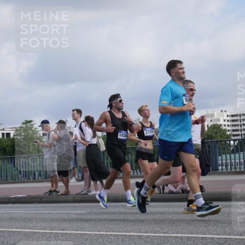 29.06.2025 - hella hamburg halbmarathon Luisa Fischer http://msf.ph/oto/8453769 29.06.2025 09:51:02 Kennedybrücke 18384, 2399, 94, 1290, 2399, 3480, 4359, 5307, 6993, 7152, 7154, 8571, 8933, 9403 meine-sportfotos.de