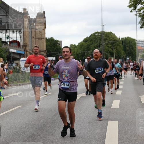 29.06.2025 - hella hamburg halbmarathon Yannick Fuchs http://msf.ph/oto/8453802 29.06.2025 10:56:07 20KM 1006, 1128, 1135, 1138, 1147, 1190, 1568, 1726, 3097, 3921, 4095, 4859, 5547, 6414, 6415, 6580, 6815, 7658, 8154, 9131, 9297, 9718, 9928, 10194, 10214, 10519, 10797, 11670, 11968, 12567, 13868, 13958, 14456, 14574, 15291, 15686, 15859, 15908, 16292, 16808, 17383, 17532, 17939, 17955, 18000, 18599, 18799, 18808, 18919 meine-sportfotos.de