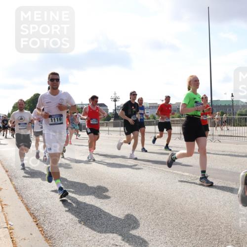 29.06.2025 - hella hamburg halbmarathon Lena Gebhardt http://msf.ph/oto/8453815 29.06.2025 09:54:13 Lombardsbrücke 1119, 15, 15001, 12747, 15, 1098, 1119, 1171, 1342, 1399, 1413, 1424, 1476, 1892, 1902, 2020, 2098, 2188, 2270, 2516, 2823, 2842, 2889, 3477, 3562, 3785, 4017, 4029, 4183, 4185, 4235, 4237, 4270, 4949, 5020, 5115, 5528, 5650, 6198, 6266, 6309, 6575, 6630, 6831, 7167, 7297, 7709, 7734, 8023, 8269, 8576, 8698, 8743, 8928, 9030, 9043, 9105, 9463, 9482, 9619, 9815, 10057, 10237, 10529, 10792, 11077, 11848, 11936, 12084 meine-sportfotos.de