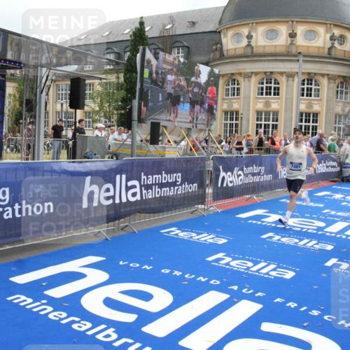 29.06.2025 - hella hamburg halbmarathon Michael Strokosch http://msf.ph/oto/8453820 29.06.2025 10:30:46 Ziel 7055, 7481, 9508, 17322, 18235, 18871 meine-sportfotos.de