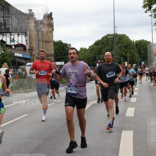 29.06.2025 - hella hamburg halbmarathon Yannick Fuchs http://msf.ph/oto/8453822 29.06.2025 10:56:07 20KM 1006, 1128, 1135, 1138, 1147, 1190, 1568, 1726, 3097, 3921, 4095, 4859, 5547, 6414, 6415, 6580, 6815, 7658, 8154, 9131, 9297, 9718, 9928, 10194, 10214, 10519, 10797, 11670, 11968, 12567, 13868, 13958, 14456, 14574, 15291, 15686, 15859, 15908, 16292, 16808, 17383, 17532, 17939, 17955, 18000, 18599, 18799, 18808, 18919 meine-sportfotos.de