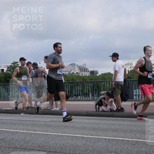 29.06.2025 - hella hamburg halbmarathon Luisa Fischer http://msf.ph/oto/8453832 29.06.2025 09:51:06 Kennedybrücke 18259, 5307, 348, 188, 2399, 3480, 4359, 4381, 5307, 6993, 8121, 8571 meine-sportfotos.de
