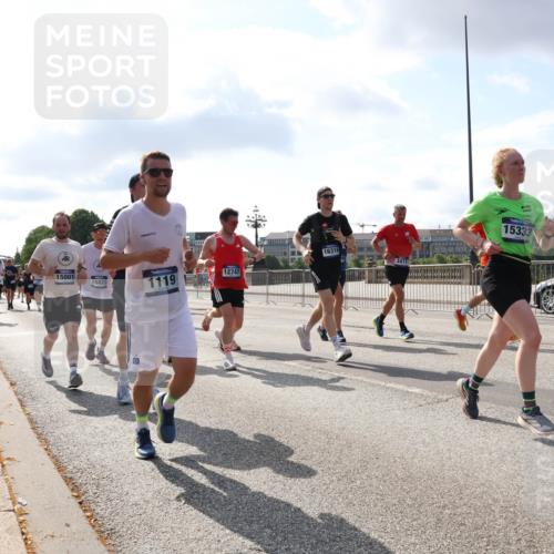 29.06.2025 - hella hamburg halbmarathon Lena Gebhardt http://msf.ph/oto/8453835 29.06.2025 09:54:13 Lombardsbrücke 15001, 15825, 1119, 12747, 16316, 3477, 15333, 1098, 1119, 1171, 1342, 1399, 1413, 1424, 1476, 1892, 1902, 2020, 2098, 2188, 2270, 2516, 2823, 2842, 2889, 3477, 3562, 3785, 4017, 4029, 4183, 4185, 4235, 4237, 4270, 4949, 5020, 5115, 5528, 5650, 6198, 6266, 6309, 6575, 6630, 6831, 7167, 7297, 7709, 7734, 8023, 8269, 8576, 8698, 8743, 8928, 9030, 9043, 9105, 9463, 9482, 9619, 9815, 10057, 10237, 10529, 10792, 11077, 11848, 11936, 12084 meine-sportfotos.de