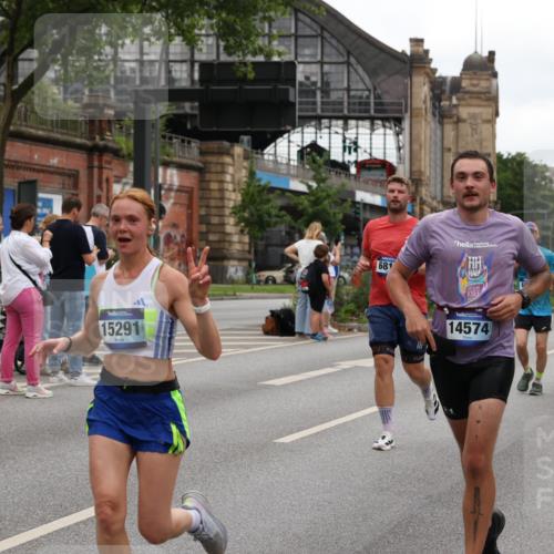 29.06.2025 - hella hamburg halbmarathon Yannick Fuchs http://msf.ph/oto/8453849 29.06.2025 10:56:07 20KM 1006, 1128, 1135, 1138, 1147, 1190, 1568, 1726, 3097, 3921, 4095, 4859, 5547, 6414, 6415, 6580, 6815, 7658, 8154, 9131, 9297, 9718, 9928, 10194, 10214, 10519, 10797, 11670, 11968, 12567, 13868, 13958, 14456, 14574, 15291, 15686, 15859, 15908, 16292, 16808, 17383, 17532, 17939, 17955, 18000, 18599, 18799, 18808, 18919 meine-sportfotos.de