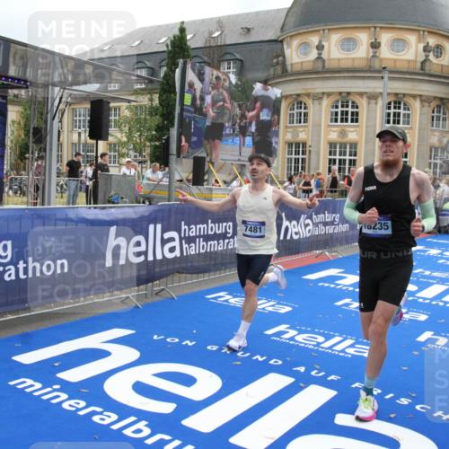 29.06.2025 - hella hamburg halbmarathon Michael Strokosch http://msf.ph/oto/8453855 29.06.2025 10:30:47 Ziel 3379, 7055, 7481, 9508, 18235, 18871 meine-sportfotos.de