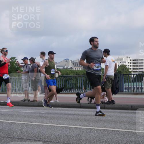 29.06.2025 - hella hamburg halbmarathon Luisa Fischer http://msf.ph/oto/8453856 29.06.2025 09:51:06 Kennedybrücke 5307, 1825, 3480, 2399, 3480, 4359, 4381, 5307, 6993, 8121, 8571 meine-sportfotos.de