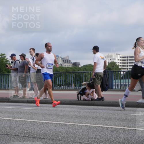 29.06.2025 - hella hamburg halbmarathon Luisa Fischer http://msf.ph/oto/8453967 29.06.2025 09:51:09 Kennedybrücke 8571, 699, 2262, 3480, 4062, 4359, 4381, 5003, 5307, 6993, 8002, 8121, 8571, 10190 meine-sportfotos.de