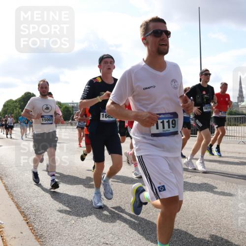 29.06.2025 - hella hamburg halbmarathon Lena Gebhardt http://msf.ph/oto/8454004 29.06.2025 09:54:14 Lombardsbrücke 15001, 2842, 16, 1119, 1722, 16316, 347, 1098, 1119, 1171, 1342, 1399, 1413, 1424, 1476, 1549, 1892, 1902, 2020, 2098, 2188, 2270, 2516, 2823, 2842, 2889, 3477, 3562, 3785, 4017, 4029, 4183, 4185, 4235, 4237, 4270, 4816, 4949, 5020, 5115, 5528, 6198, 6266, 6309, 6575, 6630, 6831, 7167, 7297, 7709, 7734, 8023, 8269, 8576, 8698, 8743, 8928, 9030, 9043, 9105, 9463, 9482, 9619, 9815, 10057, 10237, 10529, 10792, 11077, 11848, 11936, 12084 meine-sportfotos.de
