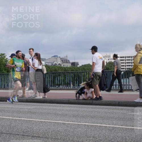 29.06.2025 - hella hamburg halbmarathon Luisa Fischer http://msf.ph/oto/8454026 29.06.2025 09:51:10 Kennedybrücke 19151, 2262, 3547, 4062, 4359, 4381, 5003, 5307, 6993, 8002, 8121, 8571, 10190, 10738 meine-sportfotos.de