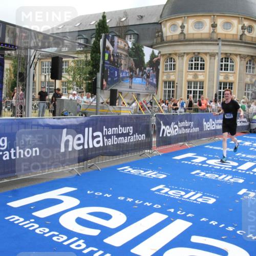 29.06.2025 - hella hamburg halbmarathon Michael Strokosch http://msf.ph/oto/8454032 29.06.2025 10:30:50 Ziel 3379, 7055, 9381, 9508, 18871 meine-sportfotos.de