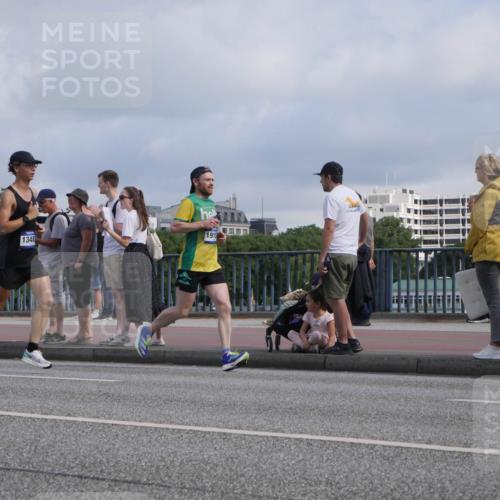29.06.2025 - hella hamburg halbmarathon Luisa Fischer http://msf.ph/oto/8454046 29.06.2025 09:51:11 Kennedybrücke 1348, 1915, 2262, 3547, 4062, 4359, 4381, 5003, 6993, 8002, 8121, 8571, 10190, 10738 meine-sportfotos.de