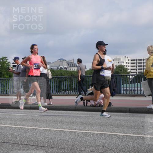 29.06.2025 - hella hamburg halbmarathon Luisa Fischer http://msf.ph/oto/8454089 29.06.2025 09:51:11 Kennedybrücke 435, 1348, 1915, 2262, 3547, 4062, 4359, 4381, 5003, 6993, 8002, 8121, 8571, 10190, 10738 meine-sportfotos.de