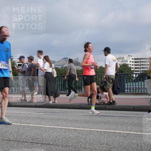 29.06.2025 - hella hamburg halbmarathon Luisa Fischer http://msf.ph/oto/8454106 29.06.2025 09:51:12 Kennedybrücke 12044, 12704, 1348, 2262, 3547, 4062, 4359, 4381, 5003, 8002, 8121, 8571, 9643, 10190, 10738 meine-sportfotos.de