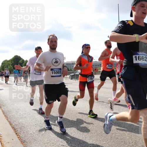 29.06.2025 - hella hamburg halbmarathon Lena Gebhardt http://msf.ph/oto/8454172 29.06.2025 09:54:15 Lombardsbrücke 15825, 15001, 2188, 2098, 16627, 1098, 1119, 1171, 1342, 1399, 1413, 1424, 1476, 1549, 1892, 1902, 2020, 2098, 2188, 2270, 2516, 2561, 2823, 2842, 2889, 3477, 3562, 3785, 4017, 4029, 4183, 4185, 4235, 4237, 4270, 4816, 4949, 5020, 5115, 5528, 6198, 6266, 6309, 6575, 6630, 6819, 6831, 7167, 7297, 7709, 7734, 8023, 8142, 8269, 8576, 8698, 8743, 8928, 9030, 9043, 9105, 9463, 9482, 9619, 9815, 10057, 10237, 10529, 10792, 11077, 11848, 11936, 12084 meine-sportfotos.de