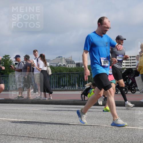 29.06.2025 - hella hamburg halbmarathon Luisa Fischer http://msf.ph/oto/8454178 29.06.2025 09:51:13 Kennedybrücke 8121, 12704, 10980, 120, 1571, 2262, 3547, 4062, 4359, 4381, 5003, 8002, 8121, 9643, 10190, 10738 meine-sportfotos.de