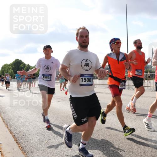 29.06.2025 - hella hamburg halbmarathon Lena Gebhardt http://msf.ph/oto/8454201 29.06.2025 09:54:15 Lombardsbrücke 15825, 15001, 2188, 2098, 12747, 17229, 1098, 1119, 1171, 1342, 1399, 1413, 1424, 1476, 1549, 1892, 1902, 2020, 2098, 2188, 2270, 2516, 2561, 2823, 2842, 2889, 3477, 3562, 3785, 4017, 4029, 4183, 4185, 4235, 4237, 4270, 4816, 4949, 5020, 5115, 5528, 6198, 6266, 6309, 6575, 6630, 6819, 6831, 7167, 7297, 7709, 7734, 8023, 8142, 8269, 8576, 8698, 8743, 8928, 9030, 9043, 9105, 9463, 9482, 9619, 9815, 10057, 10237, 10529, 10792, 11077, 11848, 11936, 12084 meine-sportfotos.de