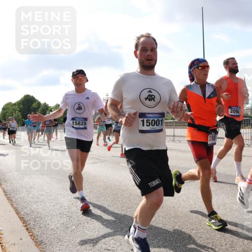29.06.2025 - hella hamburg halbmarathon Lena Gebhardt http://msf.ph/oto/8454220 29.06.2025 09:54:15 Lombardsbrücke 15825, 15001, 2188, 2098, 127, 1098, 1119, 1171, 1342, 1399, 1413, 1424, 1476, 1549, 1892, 1902, 2020, 2098, 2188, 2270, 2516, 2561, 2823, 2842, 2889, 3477, 3562, 3785, 4017, 4029, 4183, 4185, 4235, 4237, 4270, 4816, 4949, 5020, 5115, 5528, 6198, 6266, 6309, 6575, 6630, 6819, 6831, 7167, 7297, 7709, 7734, 8023, 8142, 8269, 8576, 8698, 8743, 8928, 9030, 9043, 9105, 9463, 9482, 9619, 9815, 10057, 10237, 10529, 10792, 11077, 11848, 11936, 12084 meine-sportfotos.de